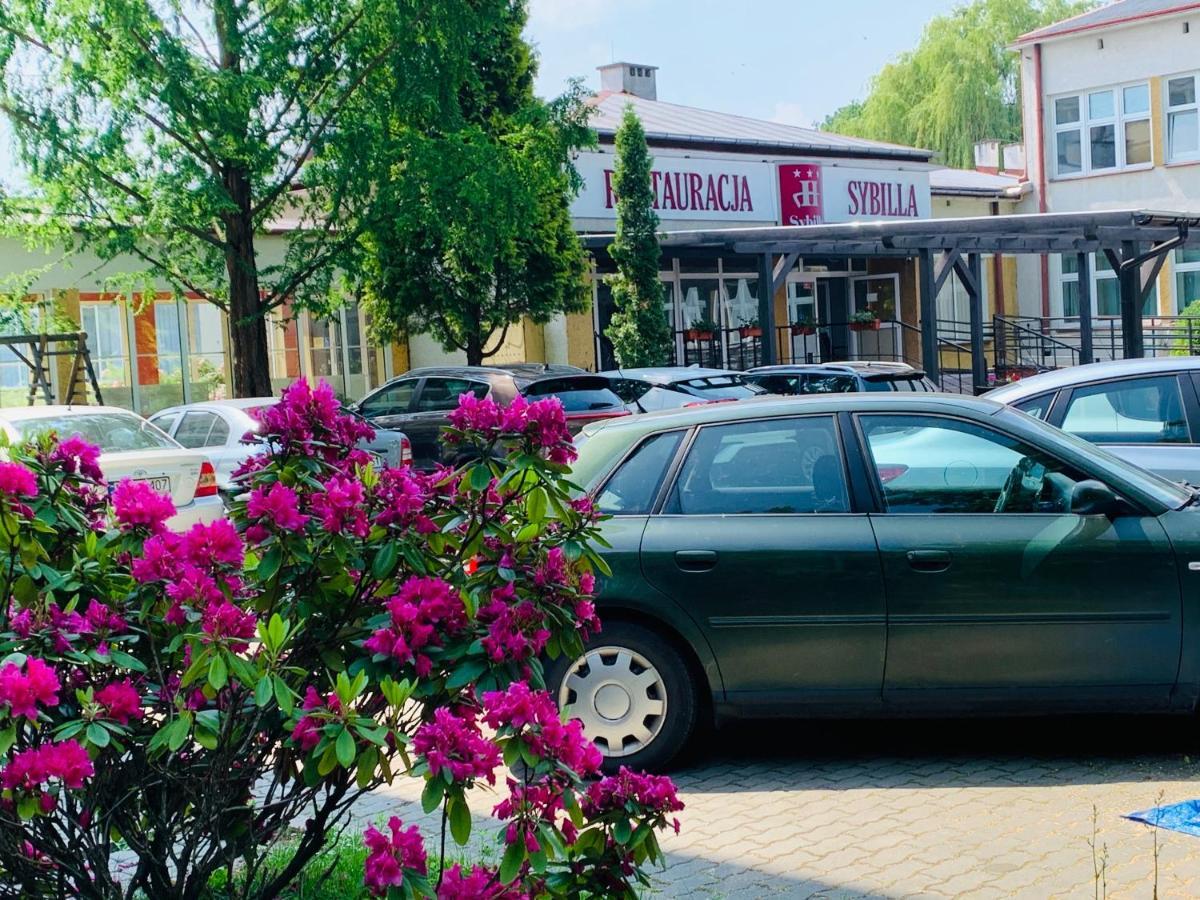 Hotel Sybilla Пулави Екстер'єр фото