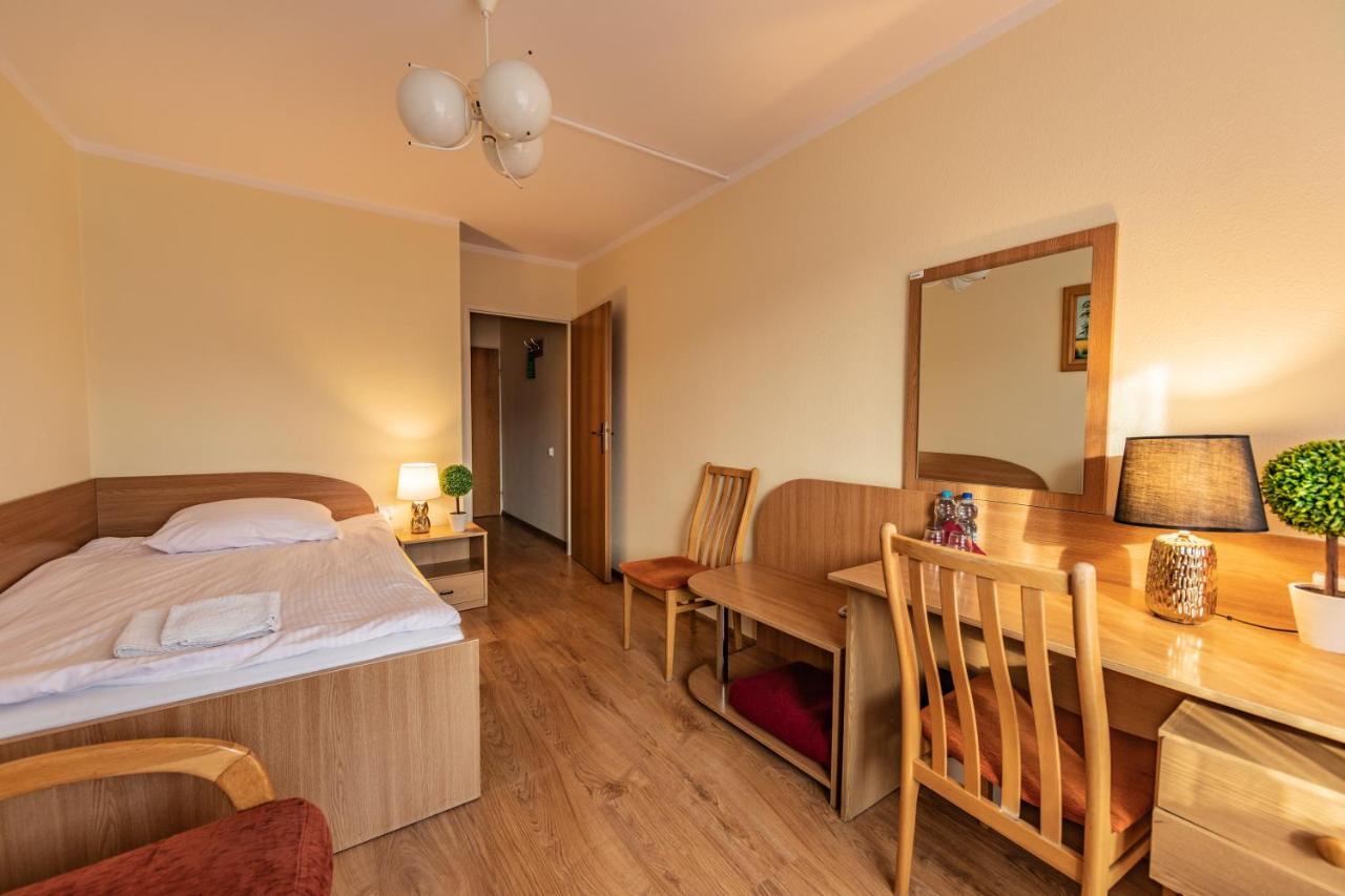 Hotel Sybilla Пулави Екстер'єр фото